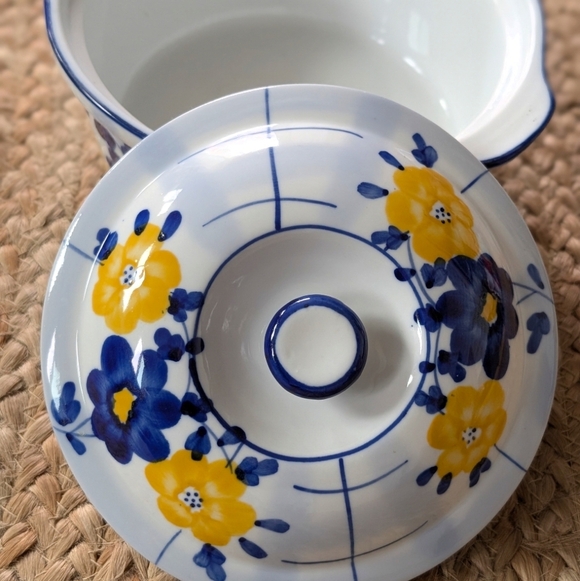 Stoneware Floral Multicolor Blue Yellow White Casserole Dish With Lid - Picture 3 of 9